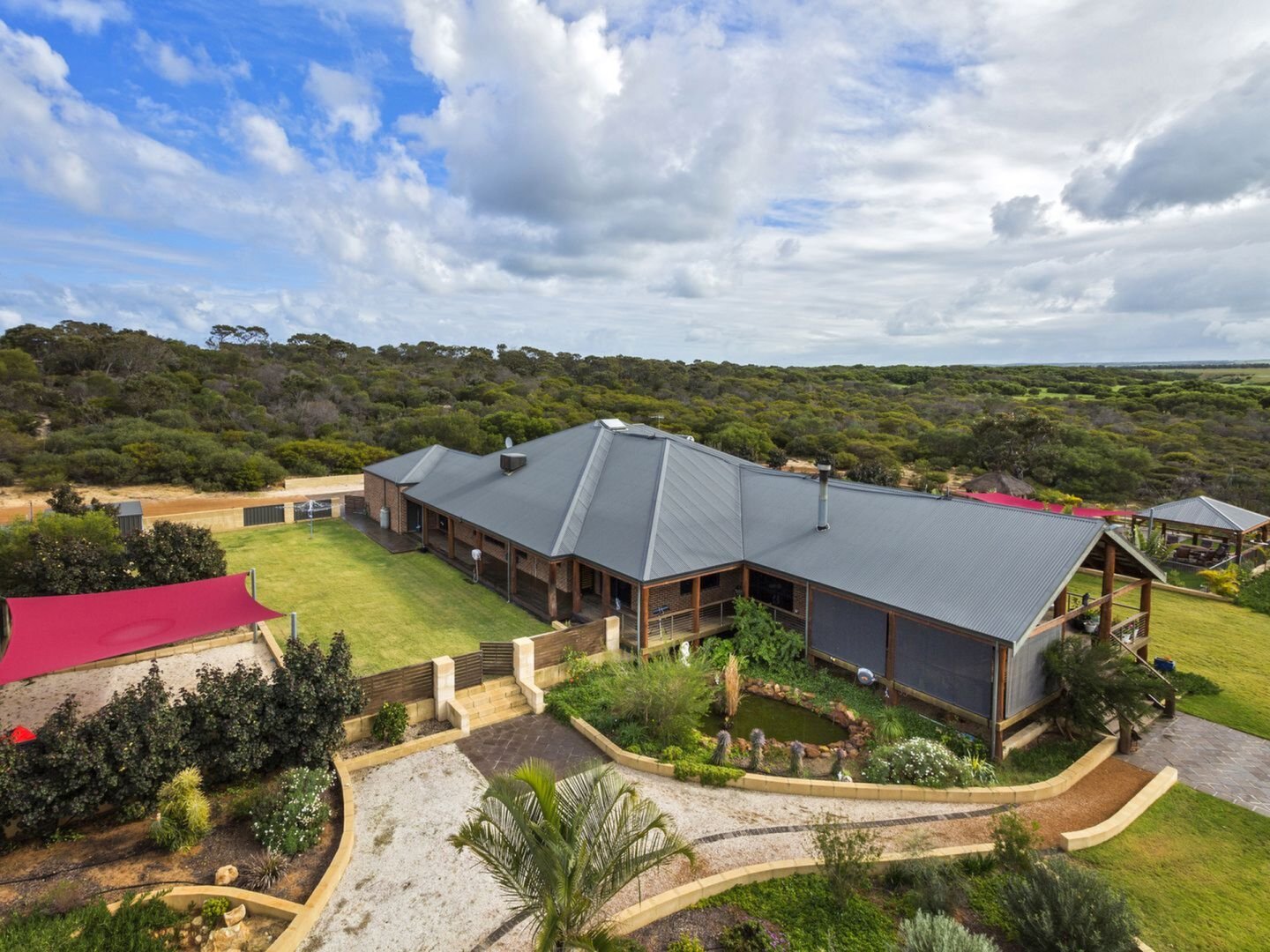 183 Drovers Way, Mount Hill Sold by Luxury Real Estate Sales - image 1