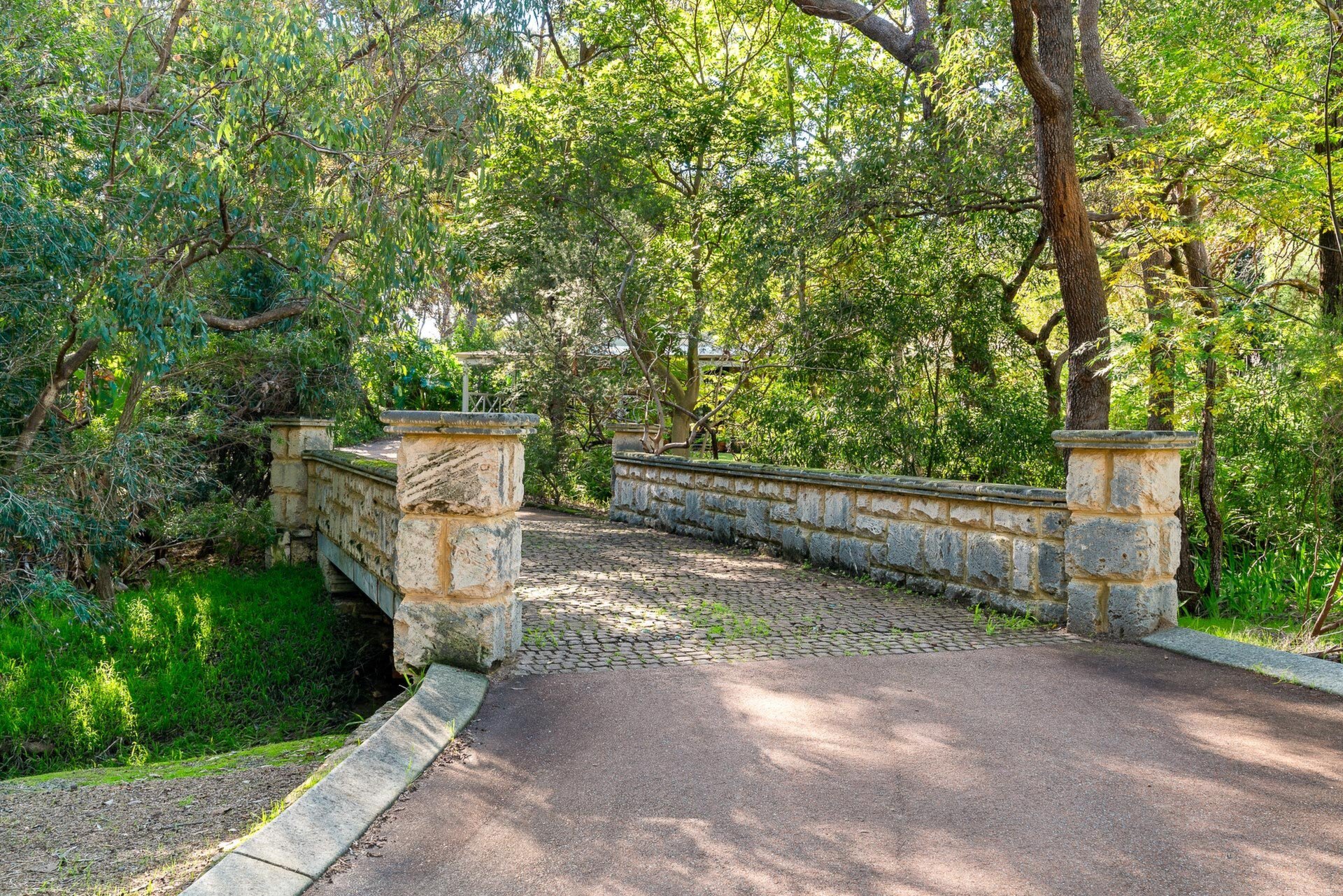 2 Gavour Road, Wattle Grove Sold by Luxury Real Estate Sales - image 1