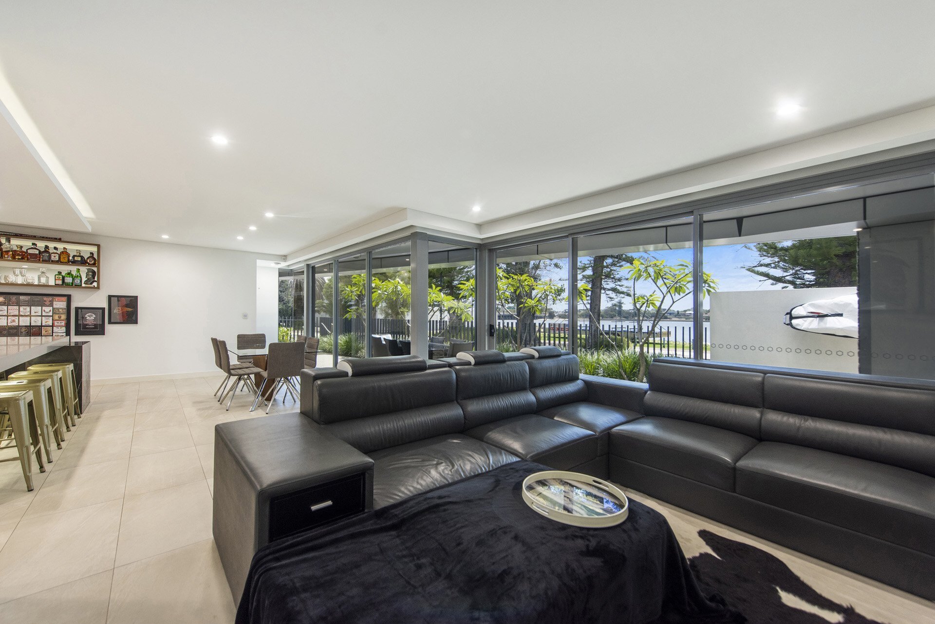 1/9 The Esplanade, Mount Pleasant Sold by Luxury Real Estate Sales - image 1